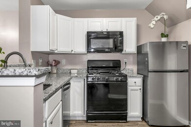 1025 Gardenview Loop unit 302, Woodbridge, VA 22191 - photo 7