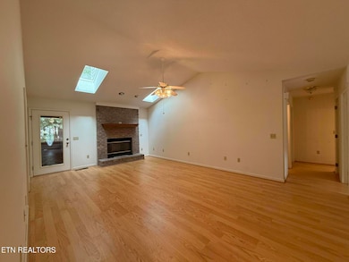 131 Cromwell Ln, Crossville, TN 38558 - photo 4