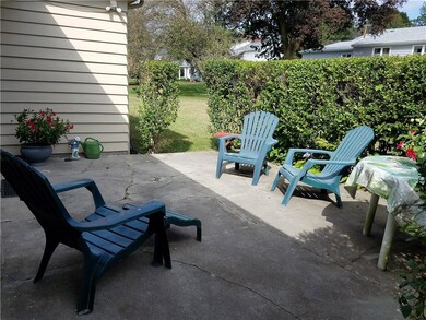 6 April Ct, Providence, RI 02908 - photo 4