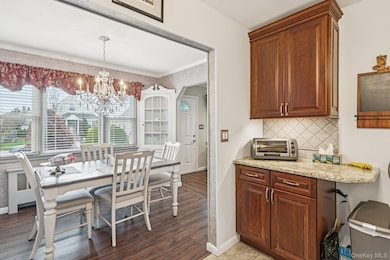 466 Jefferson Place, Mineola, NY 11501 - photo 5