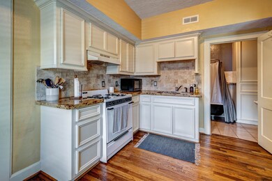 802 Columbia St unit 2, Houston, TX 77007 - photo 2