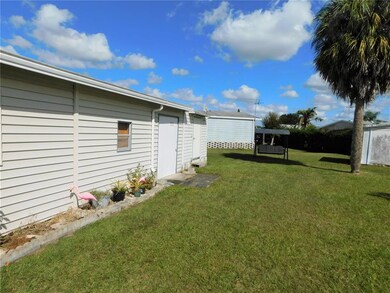 36817 Hibiscus Ct, Zephyrhills, FL 33542 - photo 4