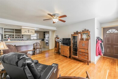 304 W 1st St, Springtown, TX 76082 - photo 3