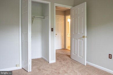 245 Finchingfield Ct, Sterling, VA 20165 - photo 2