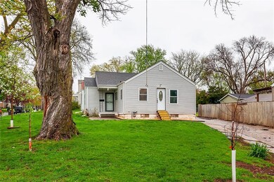 6113 College Ave, Des Moines, IA 50322 - photo 2