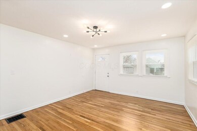 07-1089 Seymour Ave-7