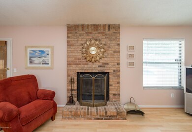 8039 Corky Ct E, Jacksonville, FL 32244 - photo 5