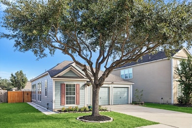 Attractive front yard with great curb appeal welcomes you home (Grass has been virtually enhanced)