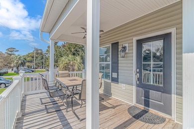 Deck featuring ceiling fan