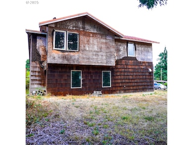 815 E Ave, Powers, OR 97466 - photo 4