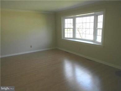 308 Erie Dr, Lansdale, PA 19446 - photo 5