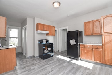 215 Oak Grove Ave, Springfield, MA 01109 - photo 2