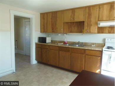 UNIT 2 UPPER LEVEL, NICE KITCHEN