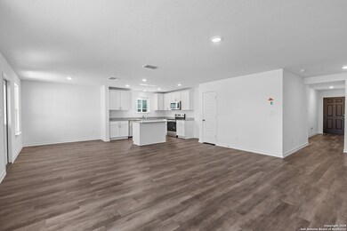 4052 Bermuda Ln, Seguin, TX 78155 - photo 6