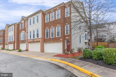 9141 Silvershadow Ct, Lorton, VA 22079 - photo 2