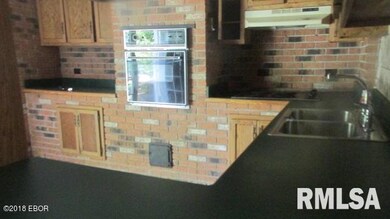 720 W Poplar St, Harrisburg, IL 62946 - photo 6