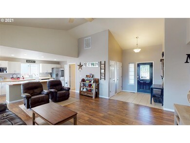 217 Cypress St, Sutherlin, OR 97479 - photo 4