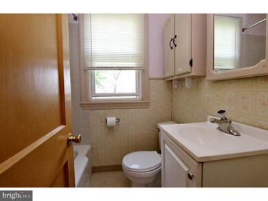 807 W 4th St, Lansdale, PA 19446 - photo 6