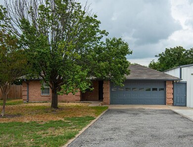 1504 Azle Hwy, Weatherford, TX 76085 - photo 2