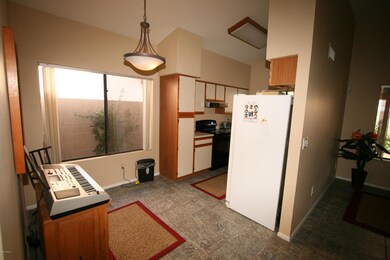 EATING AREA - KITCHEN
