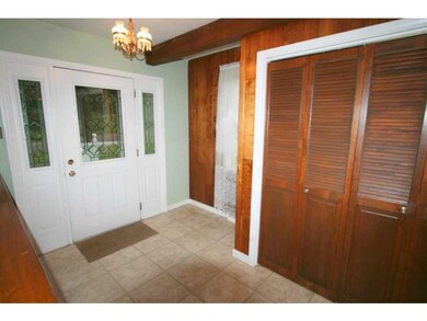 Entry/Foyer.