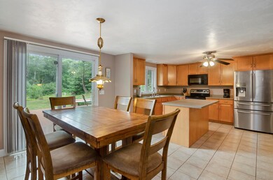 006-photo-dining-area-7378402