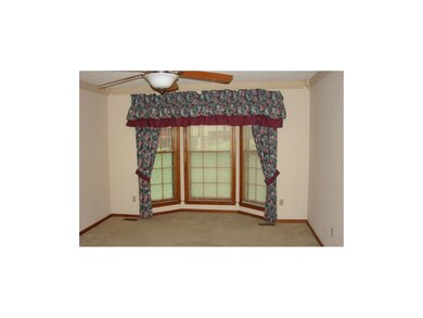 MASTER BEDROOM WITH BAY WINDOW