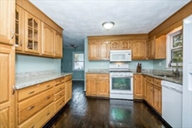 11 Pemberton St, Lowell, MA 01850 - photo 3