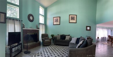 2704 S Narcissus Ct, Broken Arrow, OK 74012 - photo 2