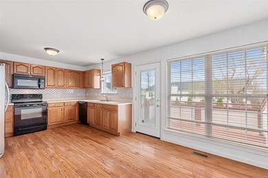 GLEAMING Hardwood Floors in the Kitchen & Dining!