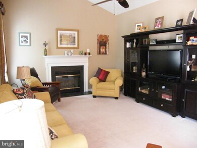 35537 Collington Dr, Round Hill, VA 20141 - photo 3