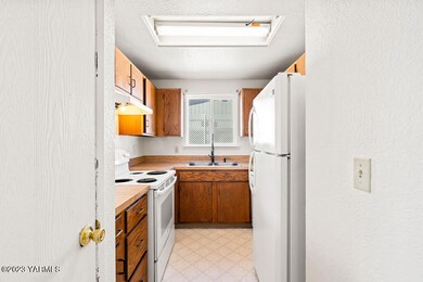 3305CastlevaleRd-9
