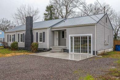 302 Hickory Dr, Shelbyville, TN 37160 - photo 2