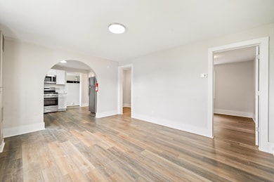 628-HutchinsonSt-BR-3