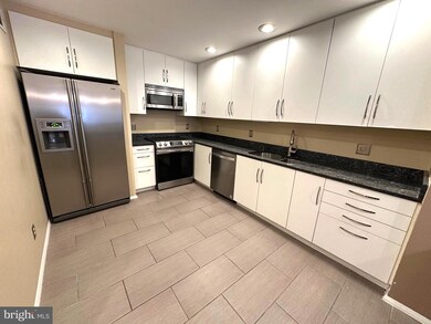 11114 Lakespray Way, Reston, VA 20191 - photo 4