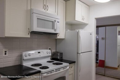 82 Amberly Dr unit H, Manalapan, NJ 07726 - photo 5