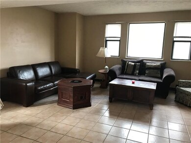 Large inviting great room with lots of light! Neut