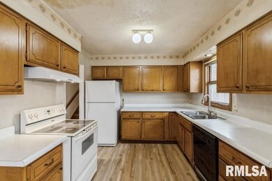 1807 Sutton Place, Bettendorf, IA 52722 - photo 4