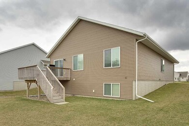 5008 Luke St, Cedar Falls, IA 50613 - photo 2