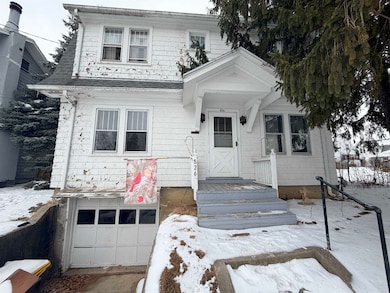 826 W Chestnut St, Freeport, IL 61032 - photo 5