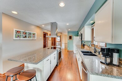 3940-66th-St-E-010