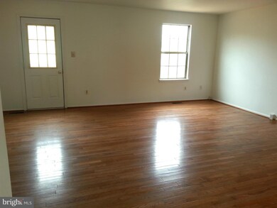 7586 Thurston Ln, Manassas, VA 20111 - photo 3