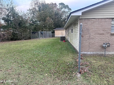 5013 Cambridge Dr, Pascagoula, MS 39581 - photo 4