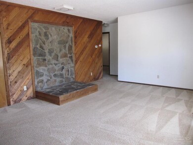 143 SE Piper Dr, Bend, OR 97702 - photo 3