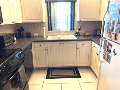 Very clean kitchen