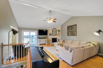 135 Green Wood Dr, Mount Washington, KY 40047 - photo 5