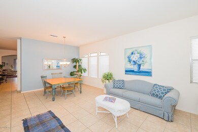 12529 dining area