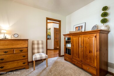 8907 Fox Chase Place, Louisville, KY 40228 - photo 5