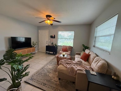 10812 Hannaway Dr unit B, Riverview, FL 33578 - photo 3