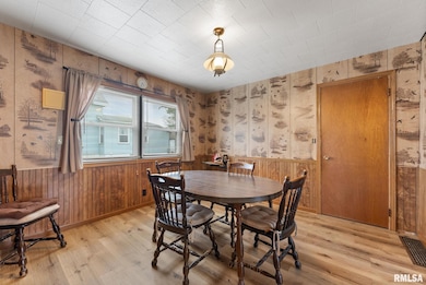 315 W Locust St, Cambridge, IL 61238 - photo 6